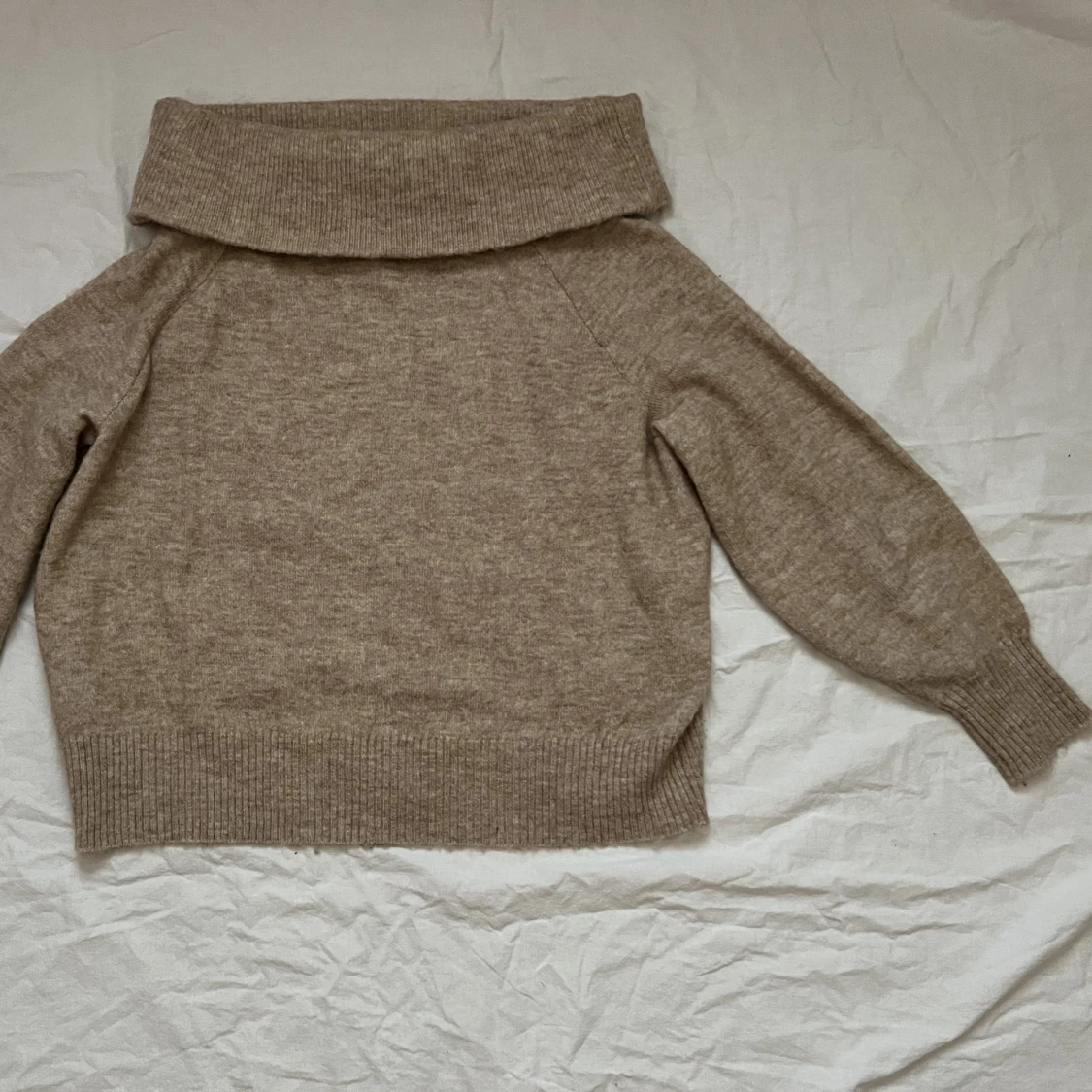 Stickad beige tröja - 90