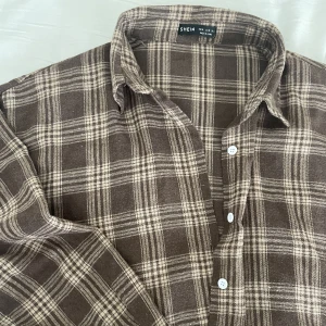 Skjorta - Brun skjorta från shein typ aldrig använd