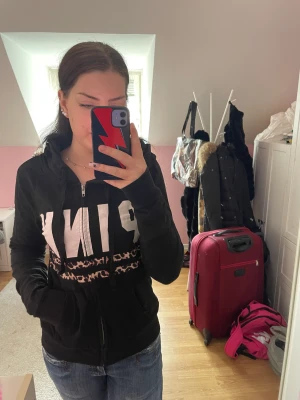 Pink tröja - Kofta från Victorias secret pink med leopard. Storlek small
