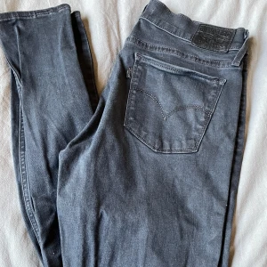 Levis 710 - Levis 710.  L: 32, W: 29. Nypris 1099 kr, mitt pris 500 kr + frakt 🤍