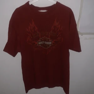 HARLEY DAVIDSON🏍️🛵🛵🦼 - Feta skön från min morbror dome för fet för att komma upp ur soffan.