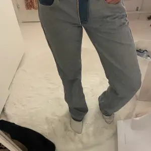 Säljer dessa så coola och unika jeans