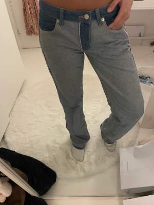 Säljer dessa så coola och unika jeans