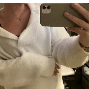 Stickad tröja  - Superfin men kommer alldrig till användning!💕storlek m men skulle säga att den även passar s   