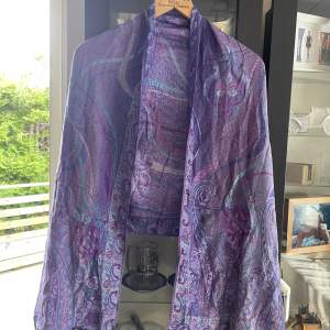 One size purple shawl