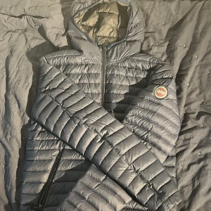 Colmar jacka🫶🏻🫶🏻 - Tänkte sälja min Colmar jacka eftersom den inte kommer till användning längre.Väldigt bra skick 🫶🏻skriv pv för mer bilder🥰