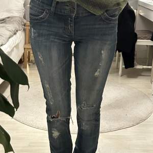 låga jeans, är 167 och bär vanligtsvis xs/s💕 W27 L32