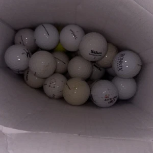 Blandade golfbollar - Blandat med golfbollar Wilson, titelist med mer 40 styckna. Priset går att diskuteras kom med förslag! 