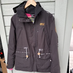 Skidjacka  - Använd en vinter,  normal i stl