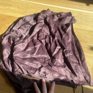 Brun off-shoulder S - Fint skick, enarm