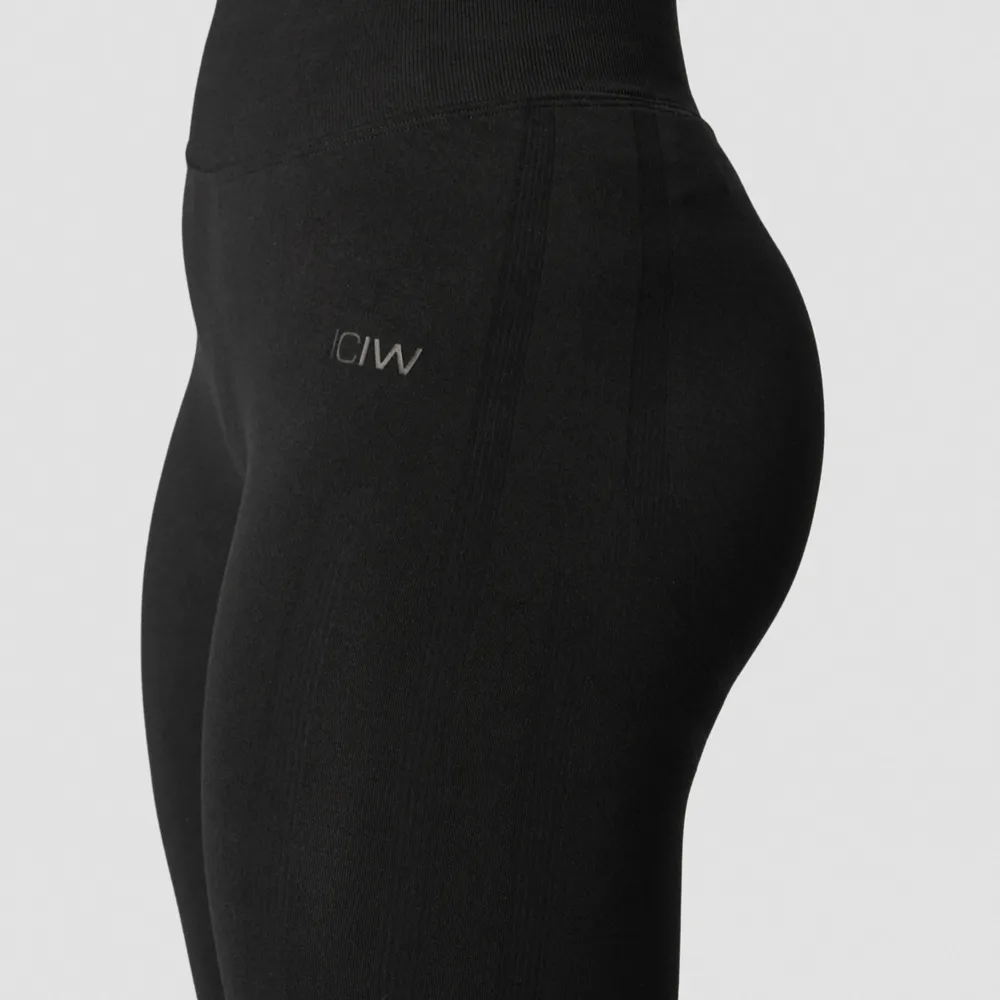 Helt oanvända och oöppnade svarta thights från ICIW i storlek S💕nypris 800 kr. Jeans & Byxor.