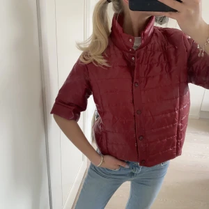 Herno jacka  - Så stört snygg herno liknande jacka som jag köpt secondhand och det står tyvärr inget märke❤️