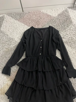 Jätte fin klänning från Gina  - Säljer denna jätte fina klänningen från Gina Tricot som använts 1 gång  Storlek S🤍 Pris kan diskuteras 