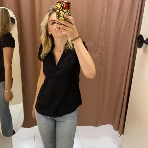 Söt svart topp - Snygg puffärmad topp från H&M 