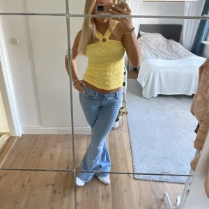  topp  - jättesnygg topp, finns inte kvar på hemsidan, använd  1-2 gånger max, nyskick!💛stretchigt material 