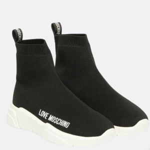 Love moschino  - Oanvända ni får med orginalkartong