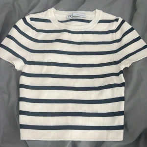 Stickad topp - Söt stickad topp från zara, jätteskön och har bra kvalitet!