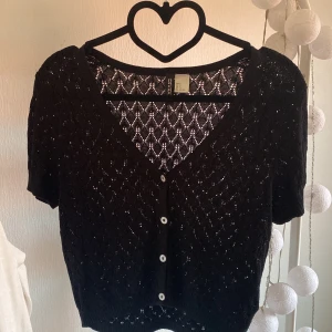 virkad kofta  - virkad kofta från h&m som endast är använda 2 gånger! så fin till sommaren 💞