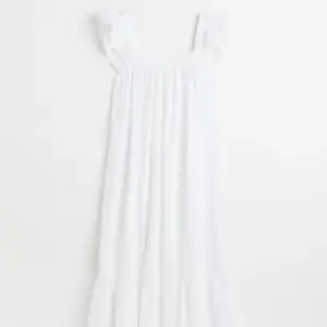 Hej, jag söker denna långklänningen från H&M, det är från förra sommaren. I storlek XS eller S. 
