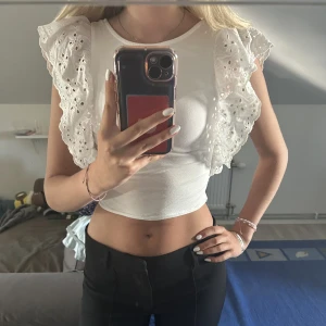 Sommartopp - Söt sommartopp!💘(lite genomskinlig) DEN ÄR INTE SÅLD OCH SÄLJS FÖR 40kr