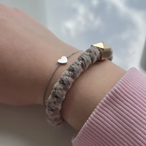 Armband - Säljer detta silver armband, med ett hjärta från Edblad. Inte använt så mycket men älskar det ändå💓💓tror nypriset var 199kr eller 249kr🥰