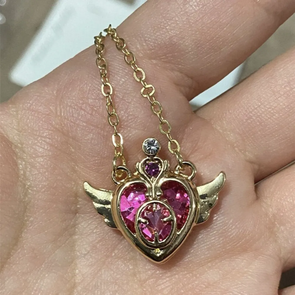 Helt nytt Sailor Moon halsband  Säljes via mig som företag Finns flera!. Accessoarer.