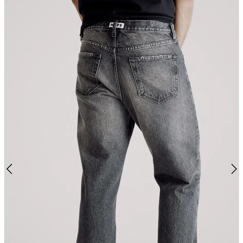 Säljer Hope jeans i nyskick. Nypris 2500 säljer för 1600. Unisex. PM för mer info. Jeans & Byxor.