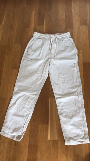 Linnebyxor  - Linnebyxor i fint skick från zara. Stl S 
