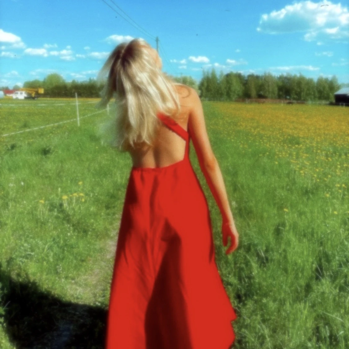 Röd klänning i linne