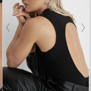 Linne med öppen rygg - Linne med öppen rygg från Angelica Blicks kollektion med nakd (lånade bilder). Linnet är i bra skick.   Skriv på dm om ni är intresserade eller har andra frågor!