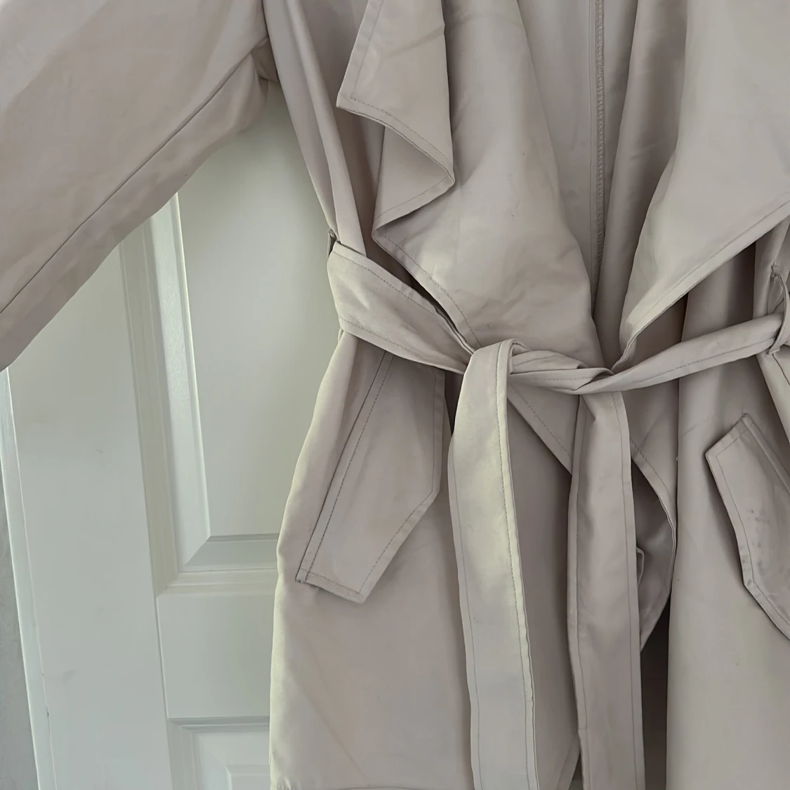 Beige trenchcoat - 90