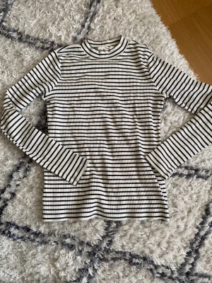 Härlig Stockholmstil tröja - Bra kvalite! Använt några gånger och den är riktigt skön. 