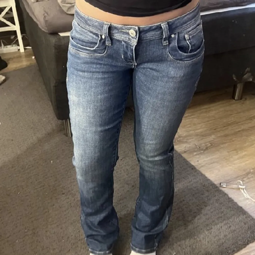 Säljer mina ltb valerie jeans bootcut💞toppskick och knappt använda, nypris 800kr💞. Jeans & Byxor.
