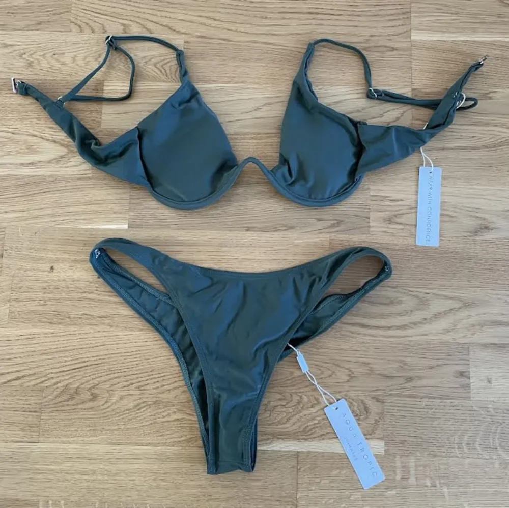 Helt ny och oanvänd bikini med lappar kvar.  ”Fiji set” från aquatropical swimwear i olivgrön färg i storlek L. Nypris: 445kr . Övrigt.