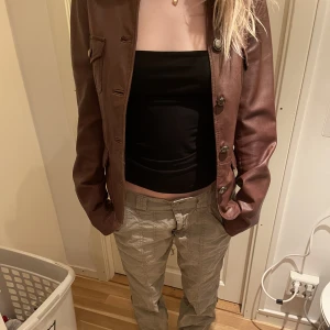 Skinn jacka - Vet ej om det är riktig läder tvekar.