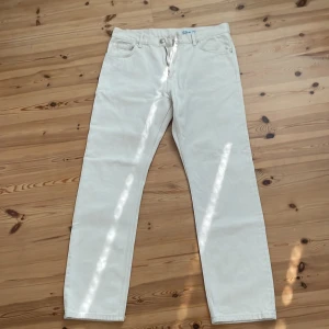 Dobber jeans - Använda halva förra sommaren för små nu.