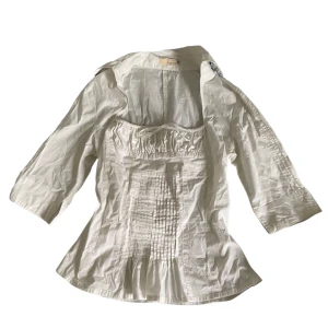 Vit coquette skjorta  - Kontakta vid intresse <3