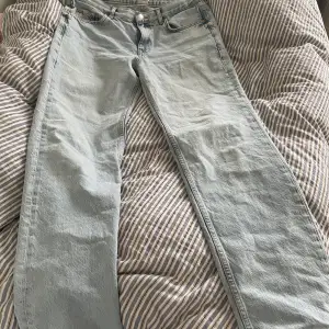 Säljer dessa low waist jeans ifrån Gina tricot då de aldrig kommer till användning 