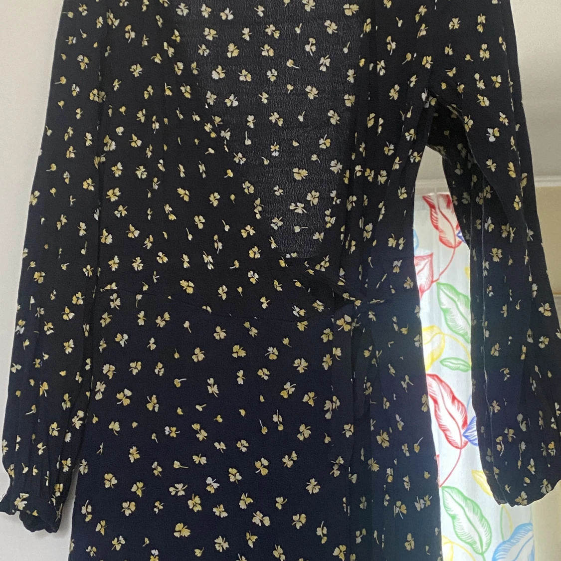 Mönstrad omlottklänning - 90