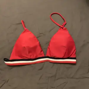 Röd bikinitopp