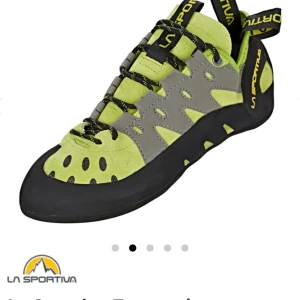 Klätterskor  - Klätterskor, sköna lätta och perfekta för nybörjare! Passar mig med stl 39/40 i vanliga fall. Slutsålda online