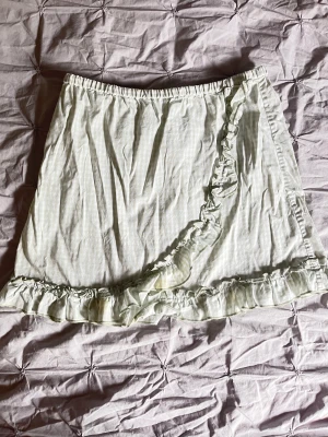 Kjol - Rutig kjol från Monki! Köparen står för frakten!!!!! 