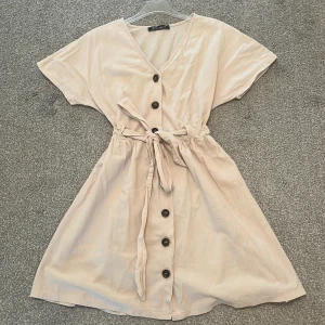 Klänning - Super söt sommar klänning med snörning