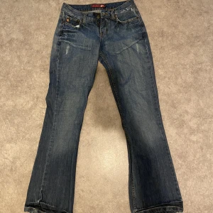 Lågmidjade jeans - Säljer dessa snygga jeansen, kommer ej till någon användning! 