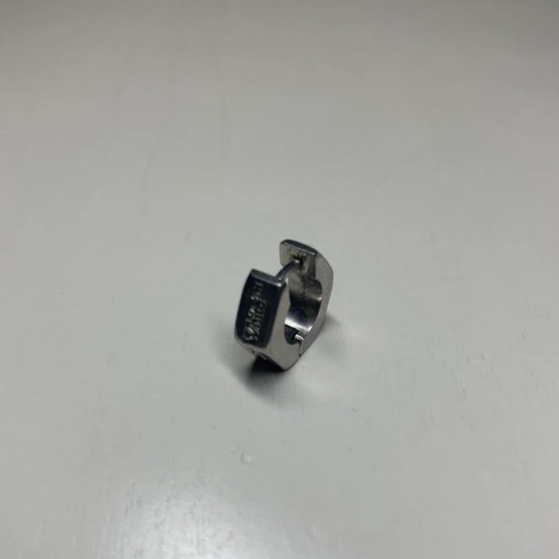 OFF WHITE plain HEXNUT (mini hoop mono EARRING) 