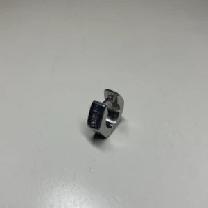 OFF WHITE plain HEXNUT (mini hoop mono EARRING)  - Been worn twice  Width: 0,5 cm Diameter: 1,5 cm Post back with latch closure  Made in Italy 