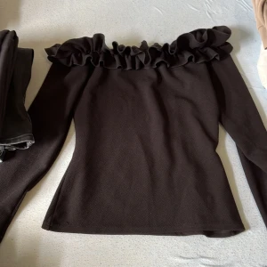 Topp med volanger - Topp från Nly i storlek S