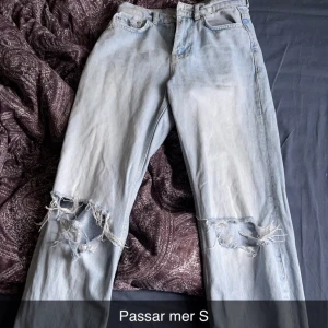 Jeans  - Ett par jeans i xs men passar bättre till s 