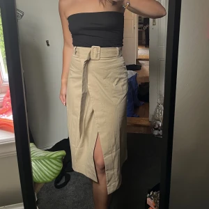 Kjol - Sjukt fin kjol från & Other stories. Använd en gång, nypris 890kr