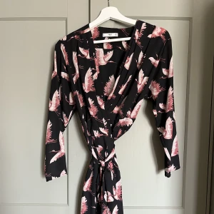 Klänning från mango - Klänning från mango, storlek xs (passar även s). Inga anmärkningar. 